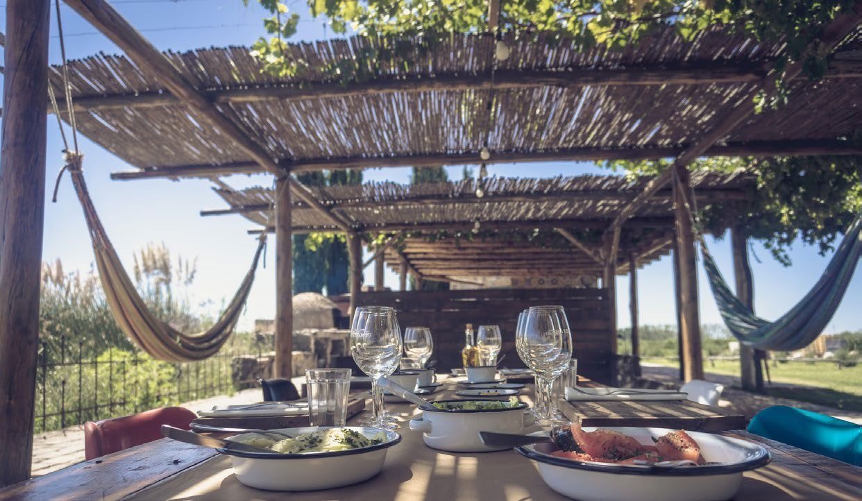 Terraza de una bodega del Valle de Uco